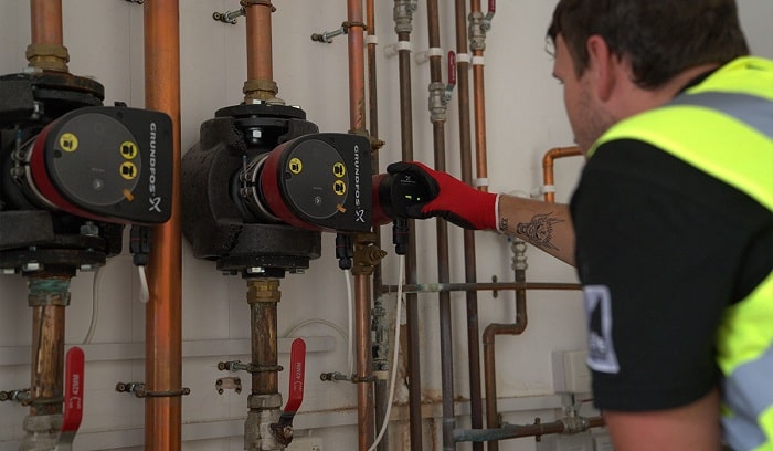 Gas meter earth bonding installation by a technician